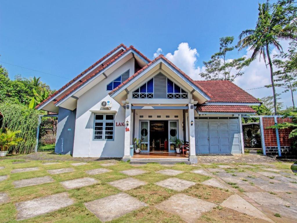 Oyo 92686 Lanaya Syariah 2*
