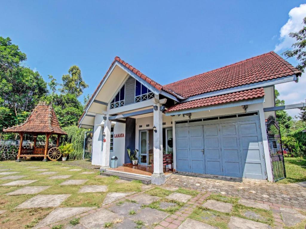 Oyo 92686 Lanaya Syariah 2*