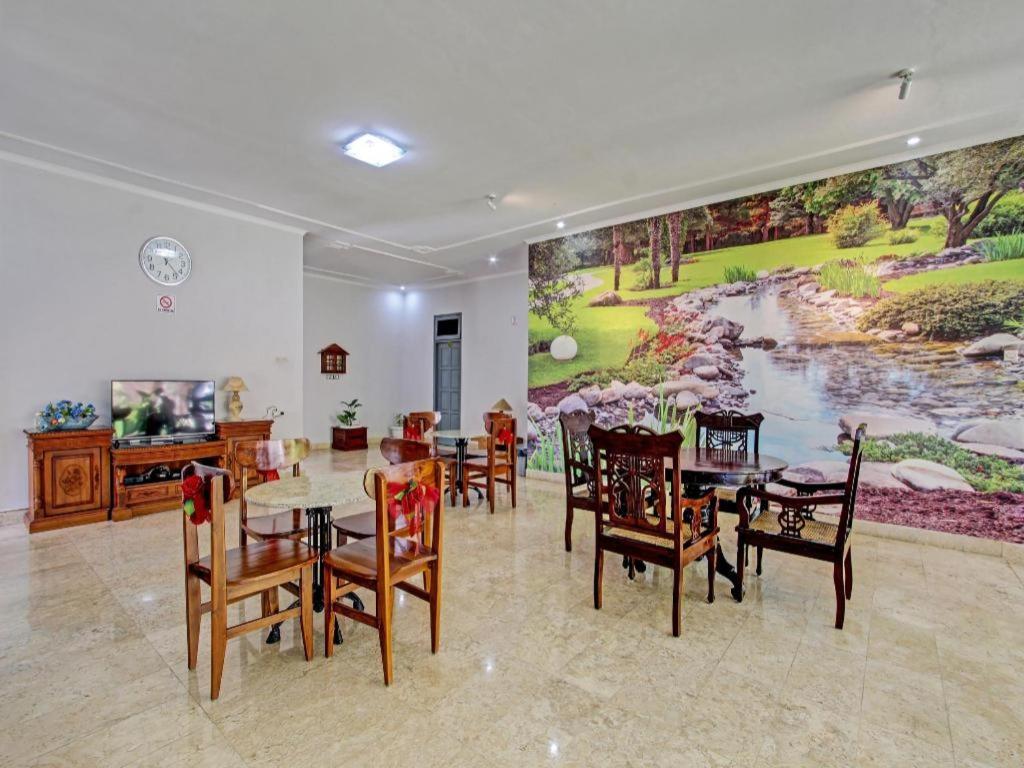 Oyo 92686 Lanaya Syariah Hotel 2*
